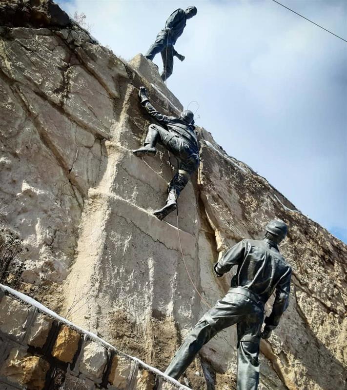 مجسمه کوهنوردان